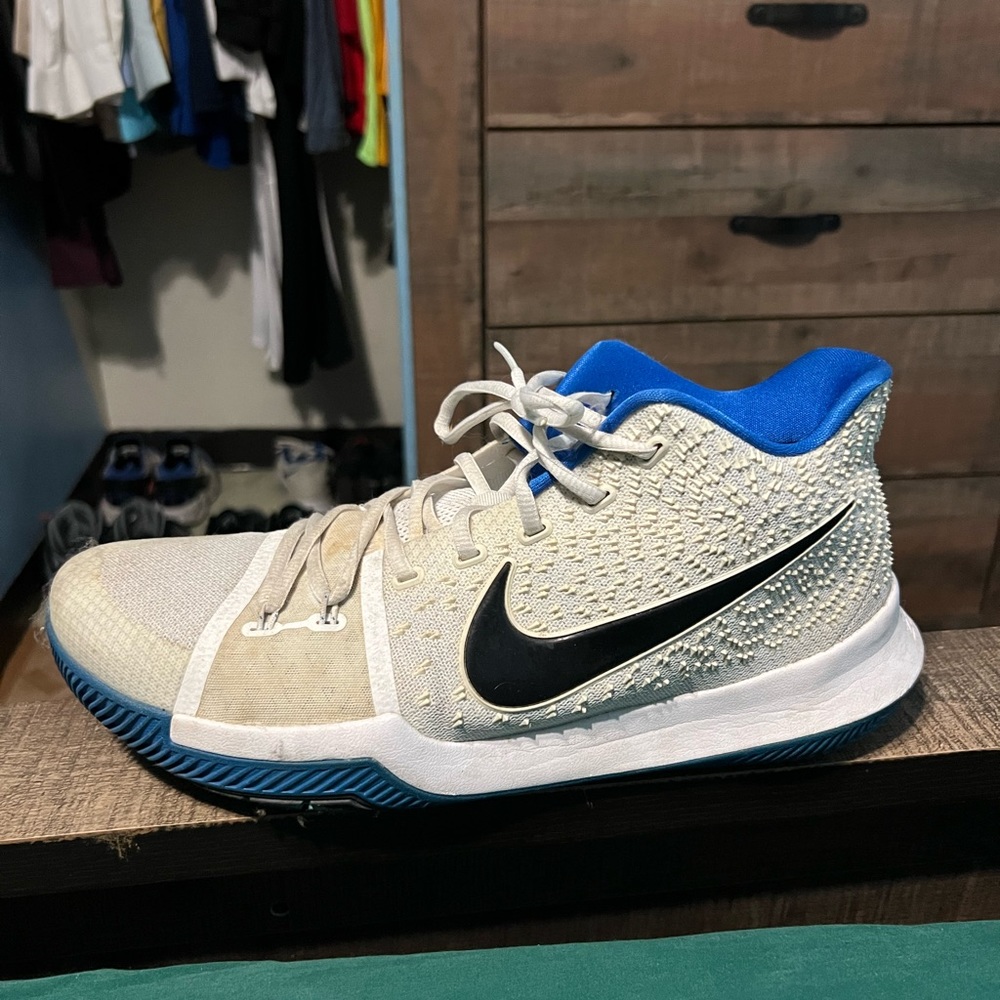 Nike Kyrie 3s